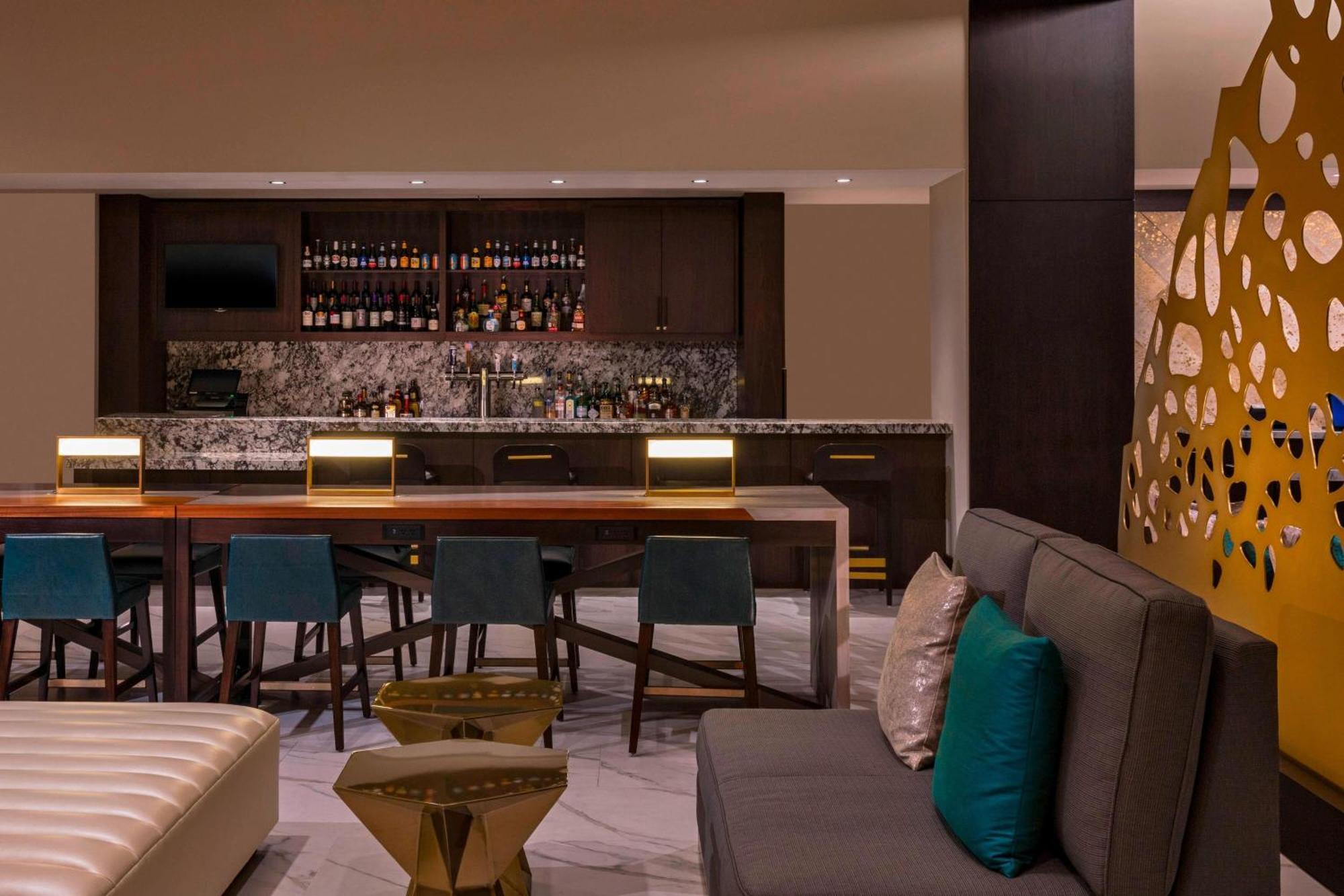 The Westin Galleria 4*
